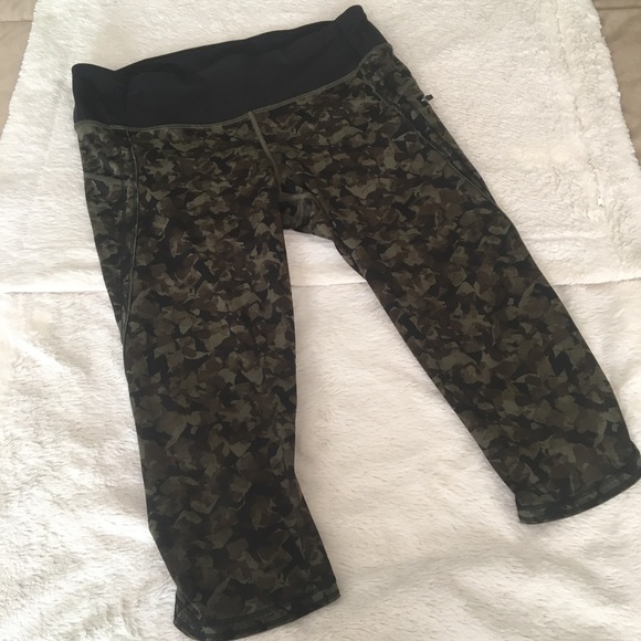 lululemon athletica Pants - LuluLemon Run Inspire Camo Capri size 8